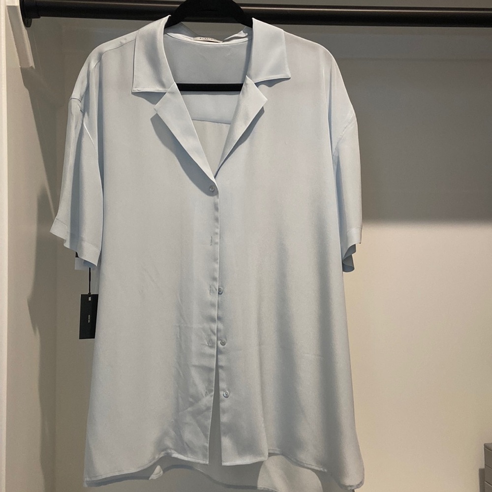 NWT Aritzia Babaton silk short sleeve shirt
